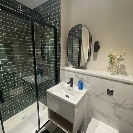 Modern 1 Bed In * Лідс